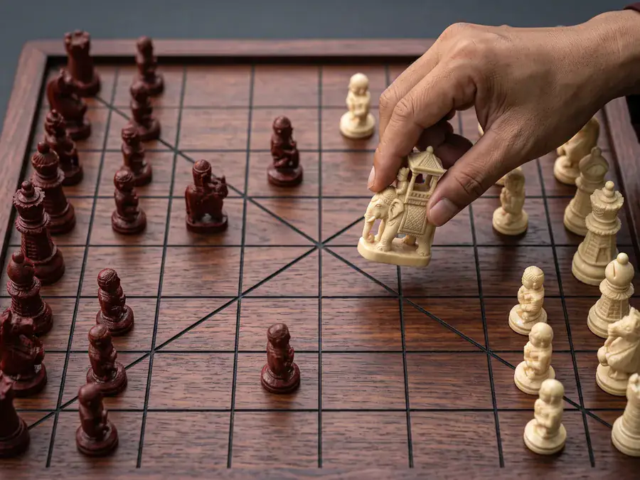 Sittuyin versus AI with multiple levels, hints, undo, and replay